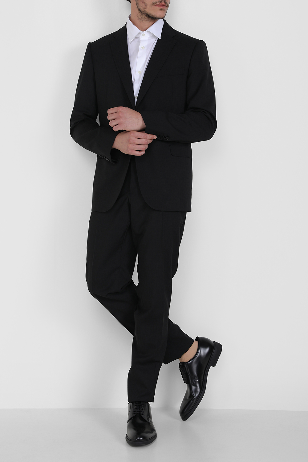 חליפה מחויטת